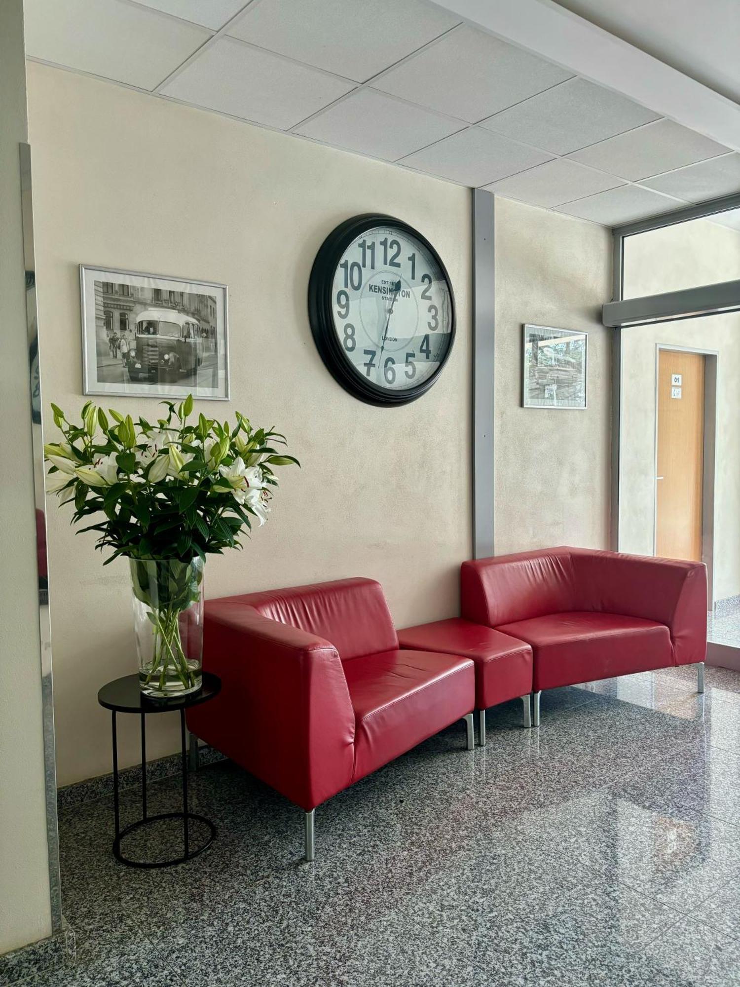 City Hotel B&B, Reception 24 7, 800M Od-From R1, Free Parking Banská Bystrica Exterior foto