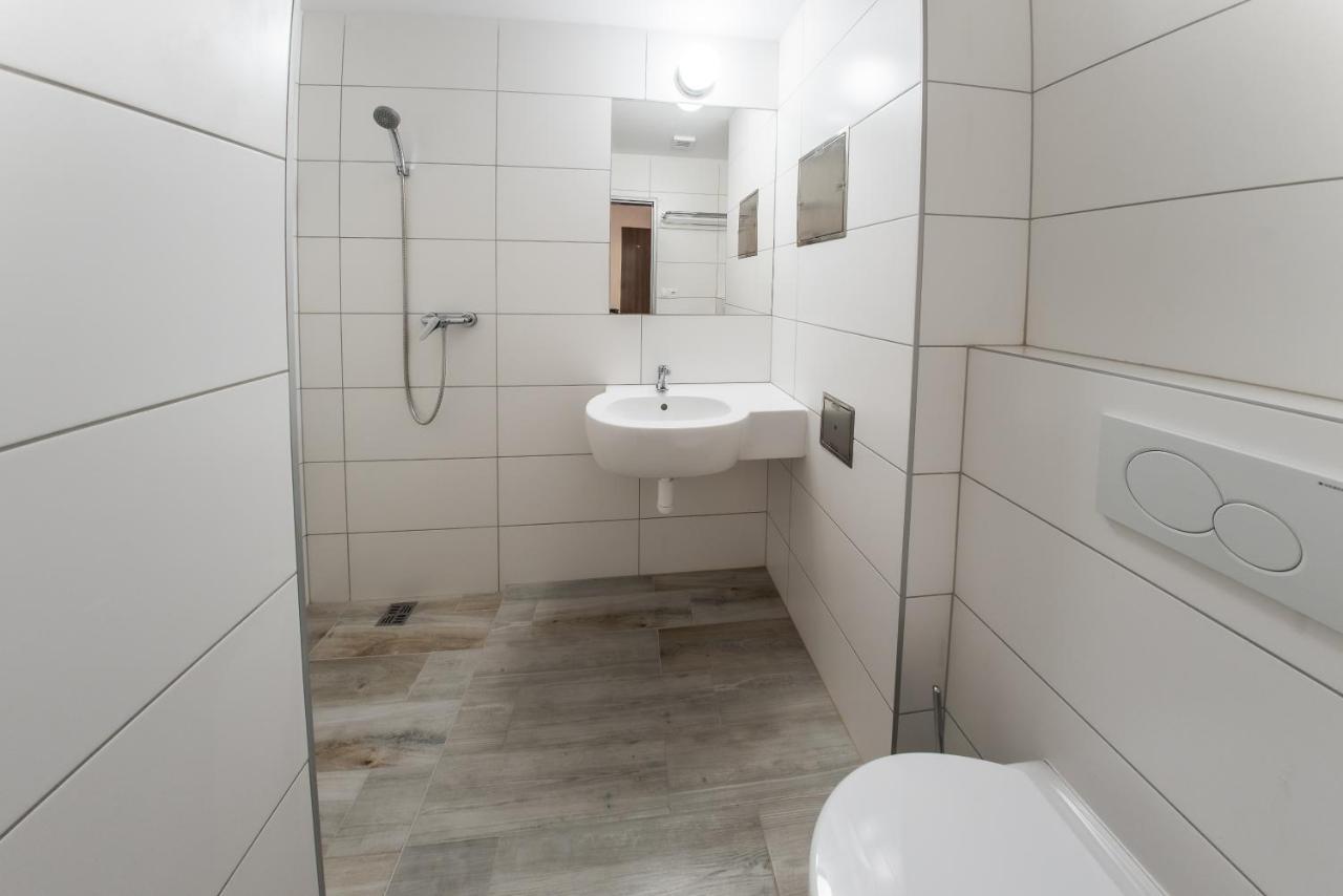 City Hotel B&B, Reception 24 7, 800M Od-From R1, Free Parking Banská Bystrica Exterior foto